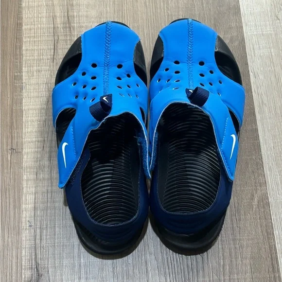 Nike Blue and Black Sandals Water-Friendly Design - Picture 2 of 5